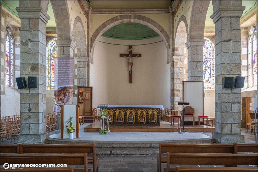 Le chœur de l'église Saint-Sané de Plouzané.