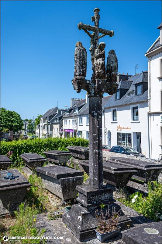 Le calvaire de l'église Saint-Gouesnou à Gouesnou.