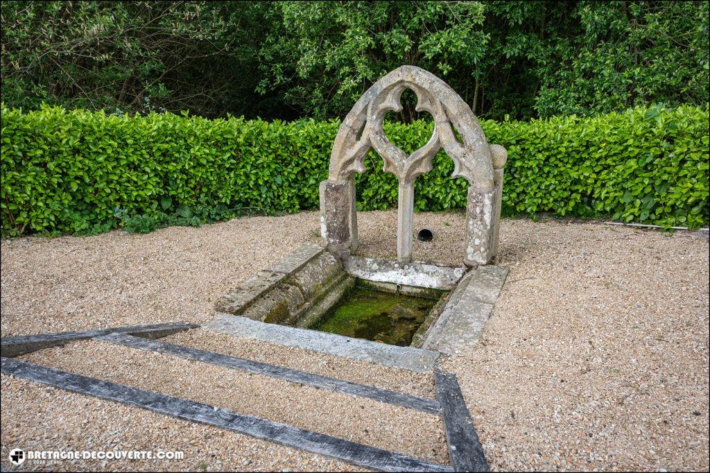 La fontaine Saint-Blaise sur la commune de Tréglamus.