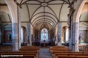 La nef de l'église Saint-Pierre de Plougar dans le Finistère.