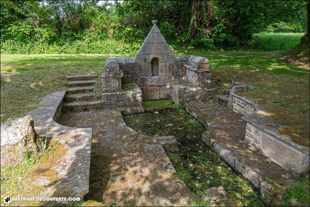 La fontaine Saint-Laurent sur la commune de Saint-Laurent dans les Côtes d'Armor.