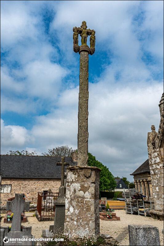 Le calvaire du cimetière de la commune de Saint-Laurent.