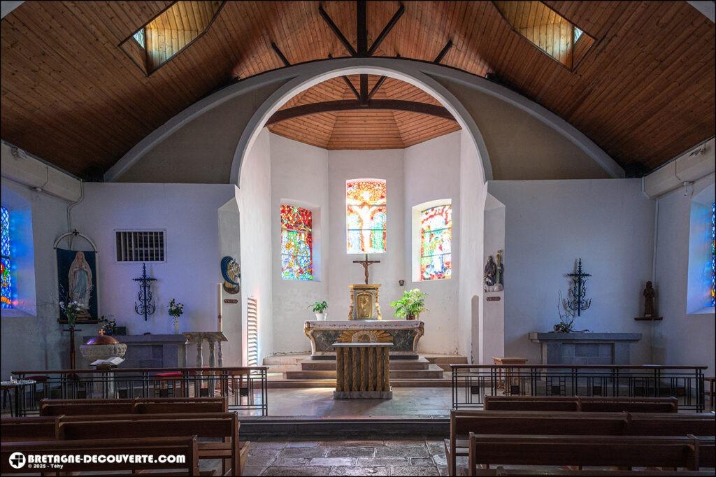 Le chœur de l'église Saint-Éloi sur la commune de Roscanvel.