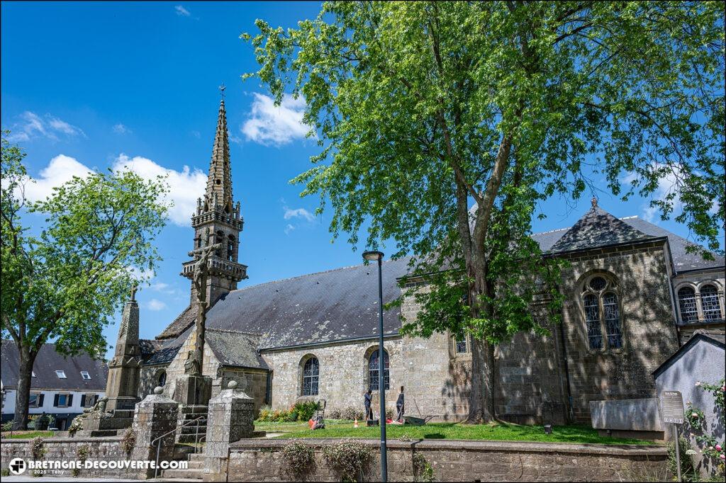 L'église paroissiale Saint-Pierre de Briec dans le Finistère.