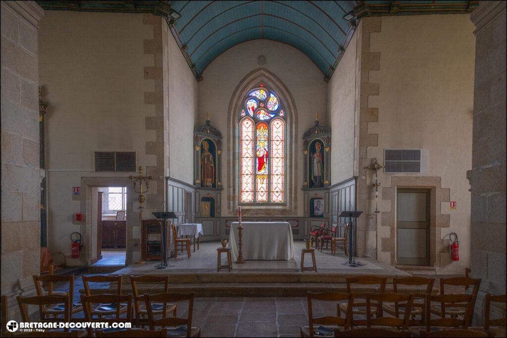 Le chœur de l'église paroissiale Saint-Gunthiern de Langolen dans le Finistère.