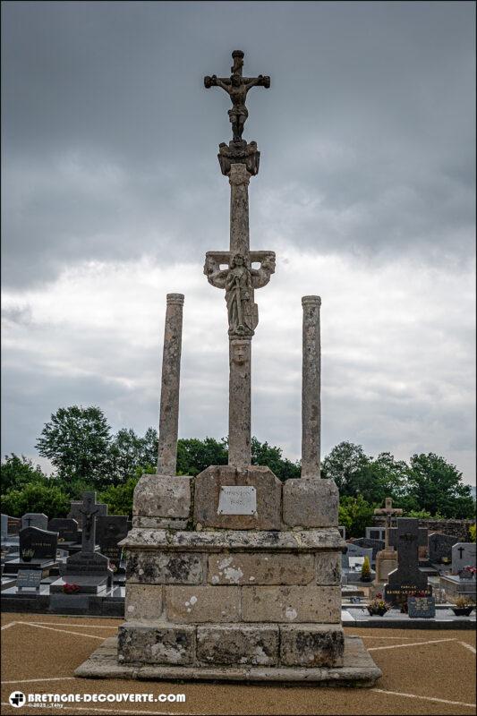 Le calvaire du cimetière de Trégourez.