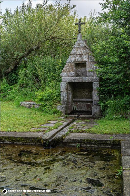 La fontaine Saint-Eutrope sur la commune de Plougonven.
