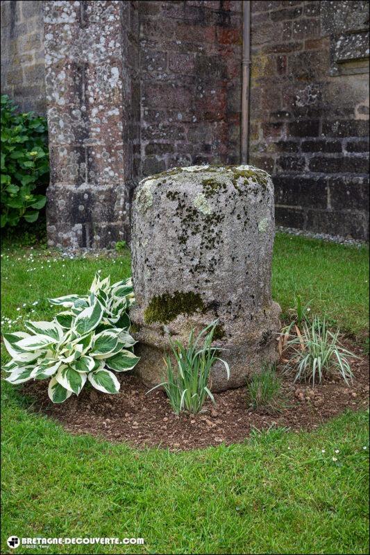 L'autel gallo-romain près de l'église de Coray dans le Finistère.