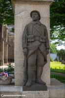 Sculpture de René Quillivic sur le monument aux morts de Scaër.