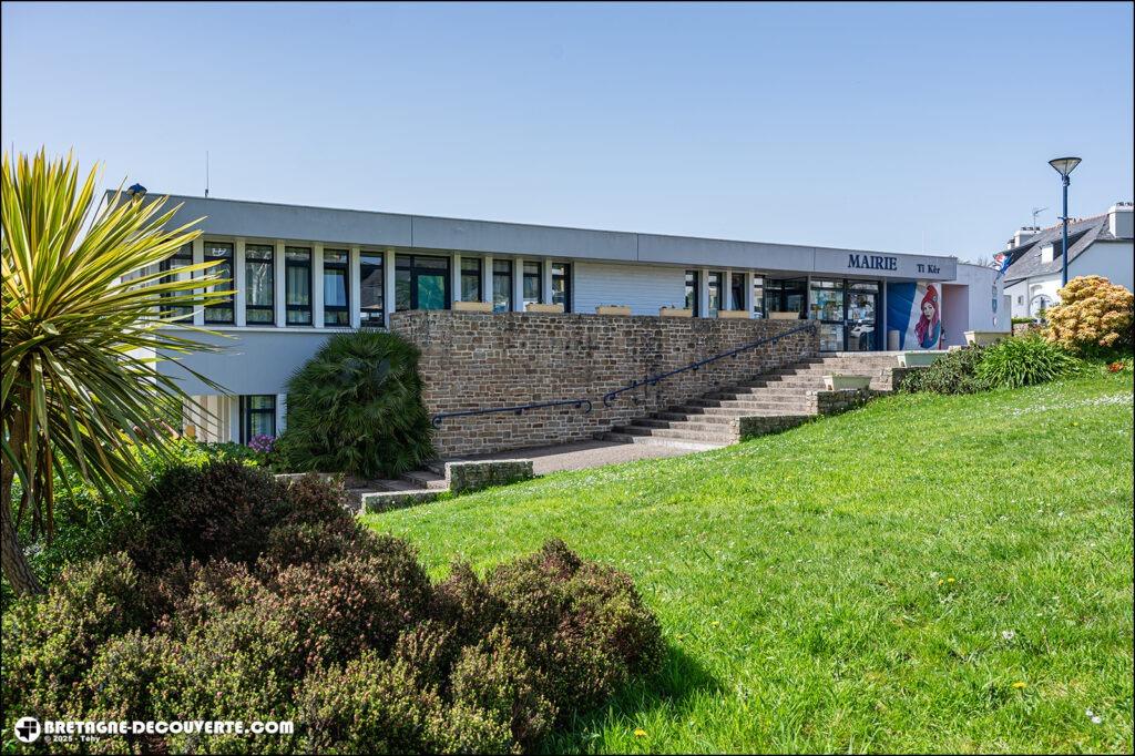 La mairie de la commune de Loperhet dans le Finistère.