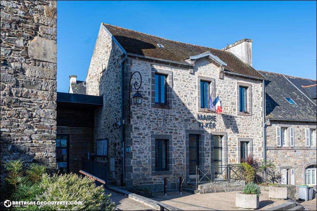 La mairie de la commune de l'Hôpital-Camfrout dans le Finistère.
