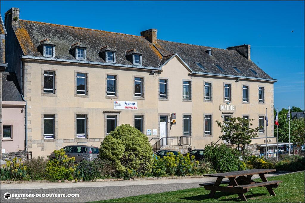 La mairie de la commune de Saint-Thégonnec dans le Finistère.