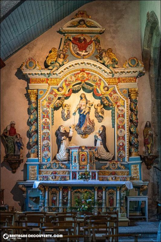 Le retable du rosaire dans l'église Saint-Budoc sur la commune de Porspoder.