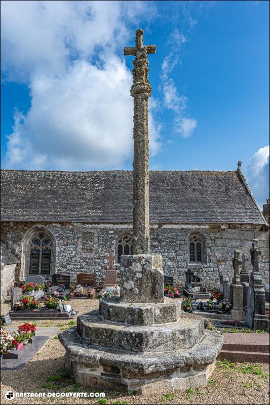 Le calvaire de l'église de Tréduder.