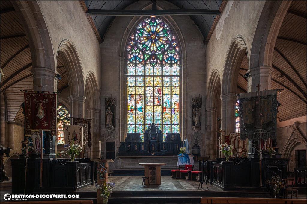 Le chœur de l'église Notre-Dame dans la commune de Plouaret.