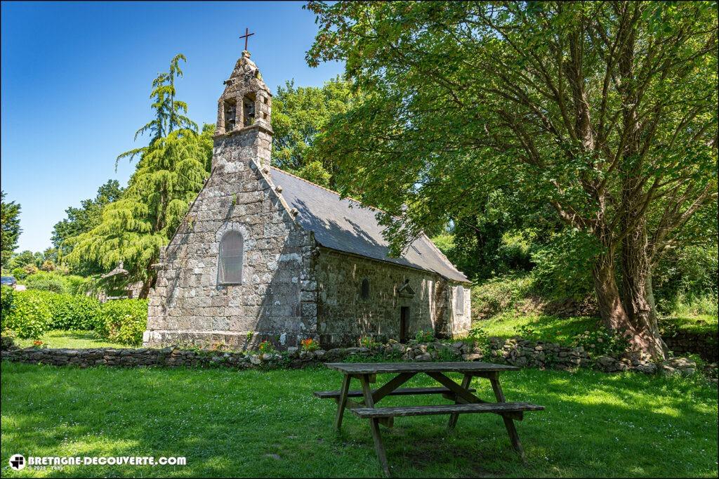 La chapelle Notre-Dame du Traon sur la commune de Plouguerneau.