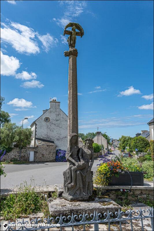 Le calvaire de l'église Saint-Yves sur la commune de Ploudaniel.