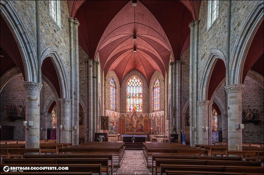 La nef de l'église Saint-Thivisiau sur la commune de Landivisiau.