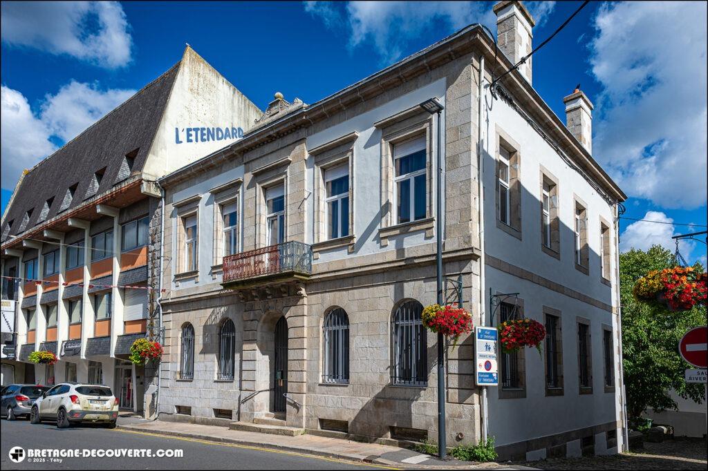 L'hôtel des impôts sur la commune de Landivisiau.