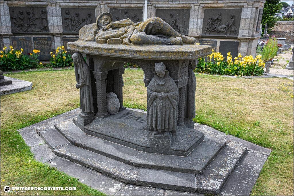 Le monument aux morts sur la commune de Saint-Pol-de-Léon.
