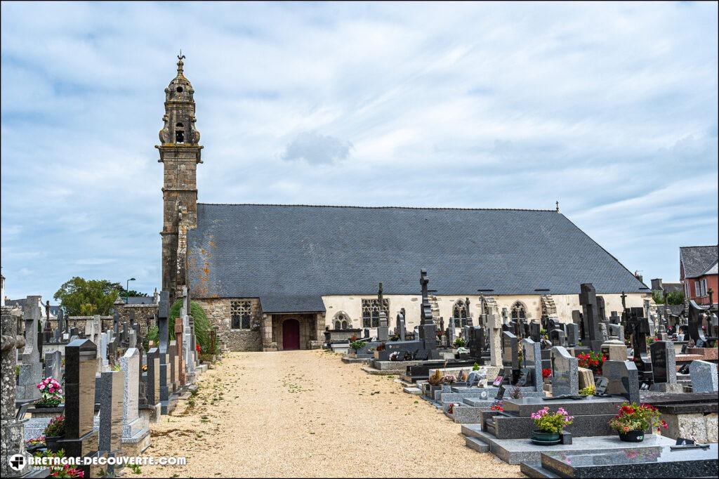 La chapelle Saint-Pierre sur la commune de Saint-Pol-de-Léon.