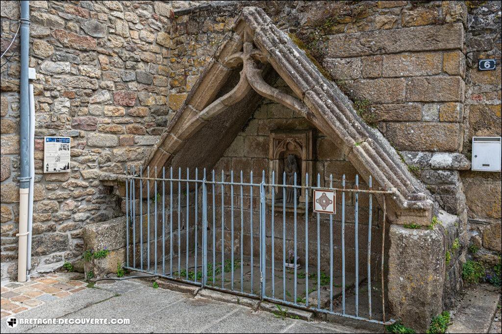 La fontaine Lenn-ar-Gloar sur la commune de Saint-Pol-de-Léon.