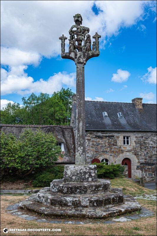 Le calvaire de la chapelle Notre-Dame à Châteaulin.