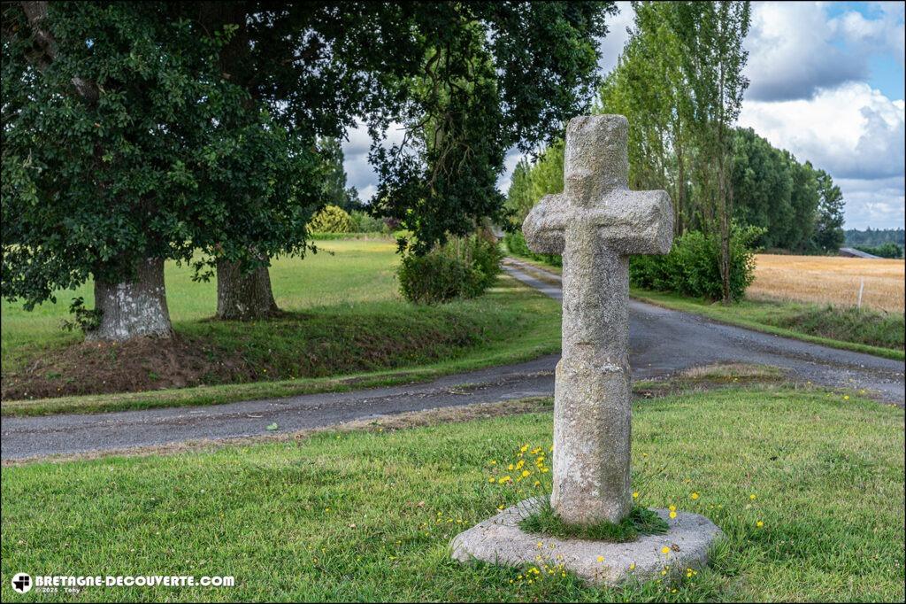 La croix de Roc'h-Glaz sur la commune de Sainte-Sève.