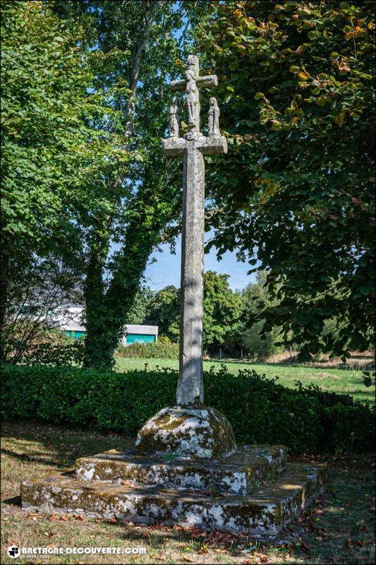 Le calvaire du bourg à Poullan-sur-Mer.