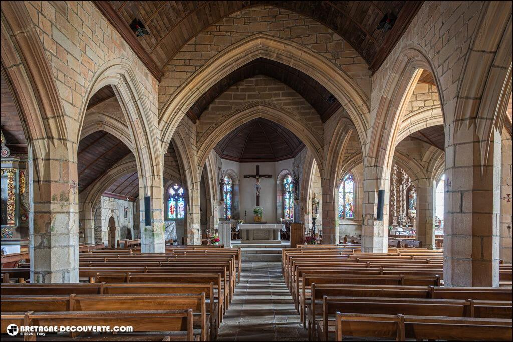 La nef de l'église Notre-Dame de la clarté sur la commune de Beuzec-Cap-Sizun.