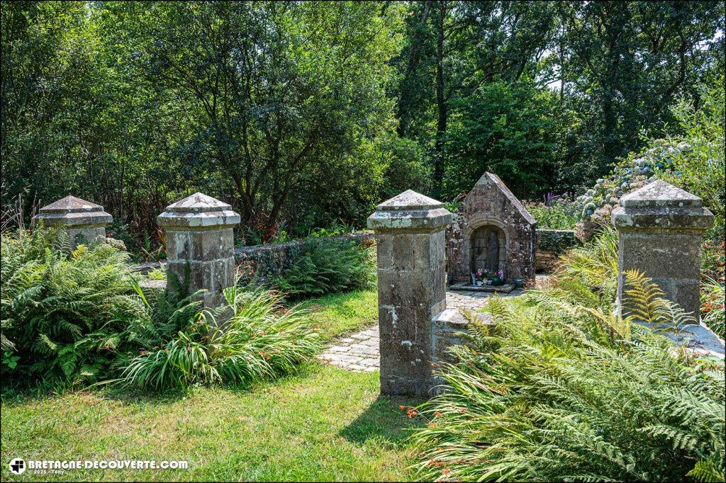 La fontaine Notre-Dame de la Clarté sur la commune de Beuzec-Cap-Sizun.