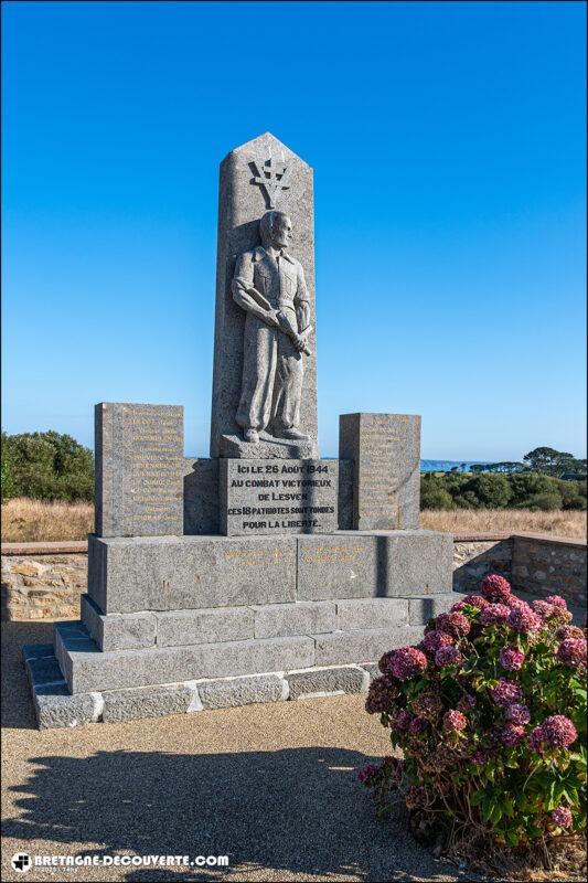 La stèle commémorative de Lesven sur la commune de Beuzec-Cap-Sizun.