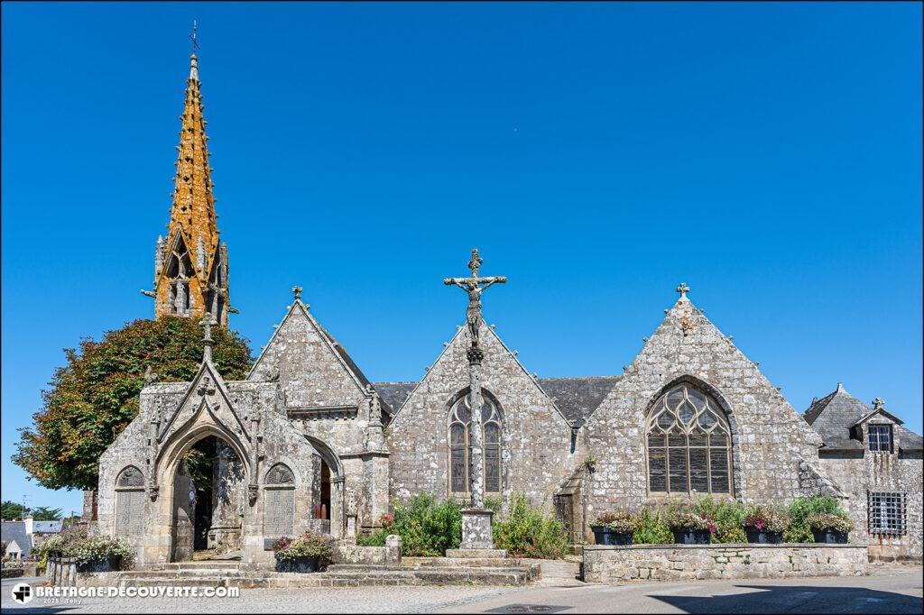 L'église Saint-Onneau dans le bourg d'Esquibien sur la commune d'Audierne.