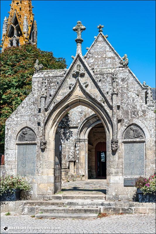 Le monument aux morts d'Esquibien sur la commune d'Audierne.