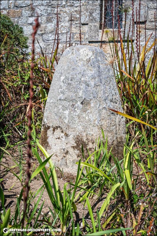 Stèle gauloise de la chapelle Sainte-Edwette sur la commune d'Audierne.