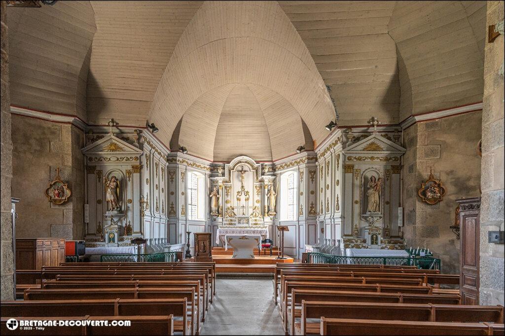 La nef de l'église Saint-Ildut sur la commune de Lanildut.
