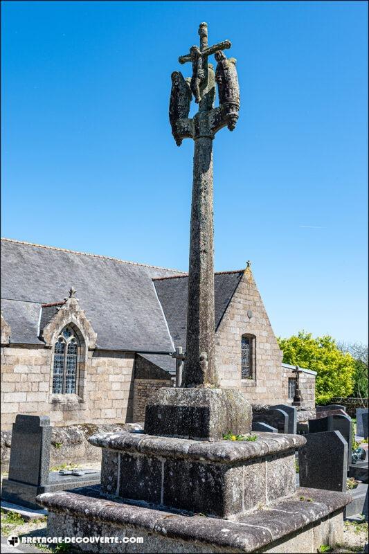 Le calvaire de l'église de Lanrivoaré.