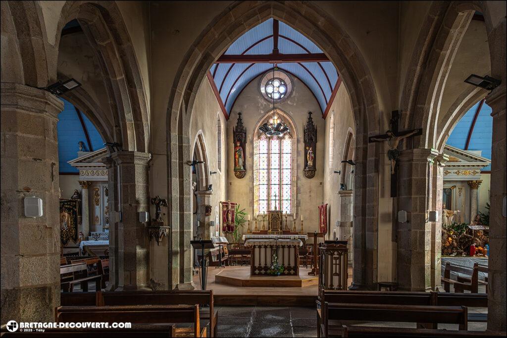 La nef de l'église de Santec dans le Finistère.