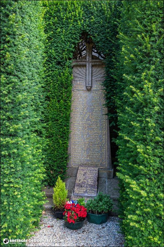 Le monument aux morts de la commune de Lanvellec dans les Côtes d'Armor.