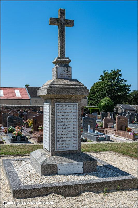 Le monument aux morts de la commune de Lampaul-Plouarzel dans le Finistère.