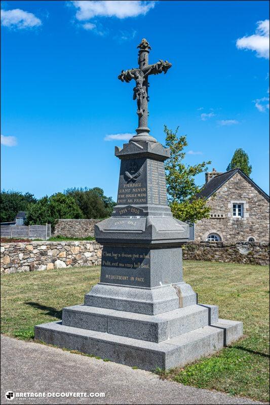 Le monument aux morts de la commune de Saint-Méen dans le Finistère.