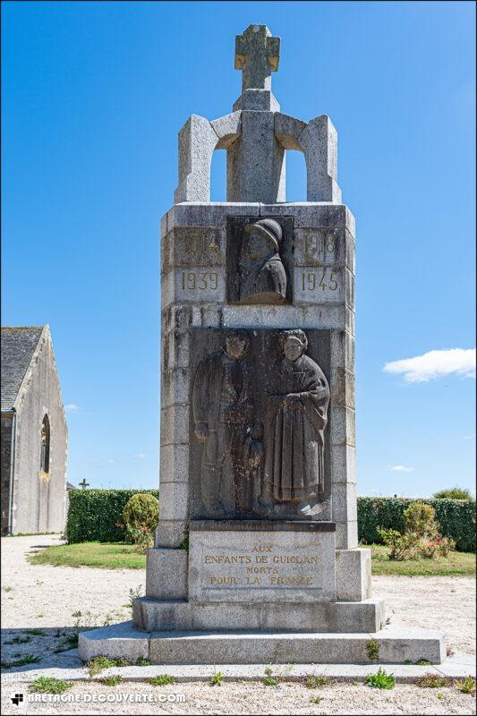 Le monument aux morts de la commune de Guiclan dans le Finistère.