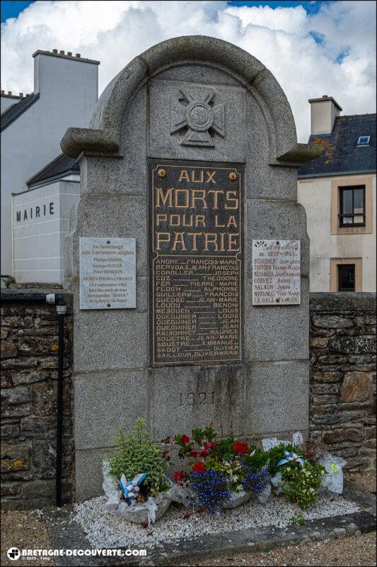 Le monument aux morts de la commune de Sainte-Sève dans le Finistère.