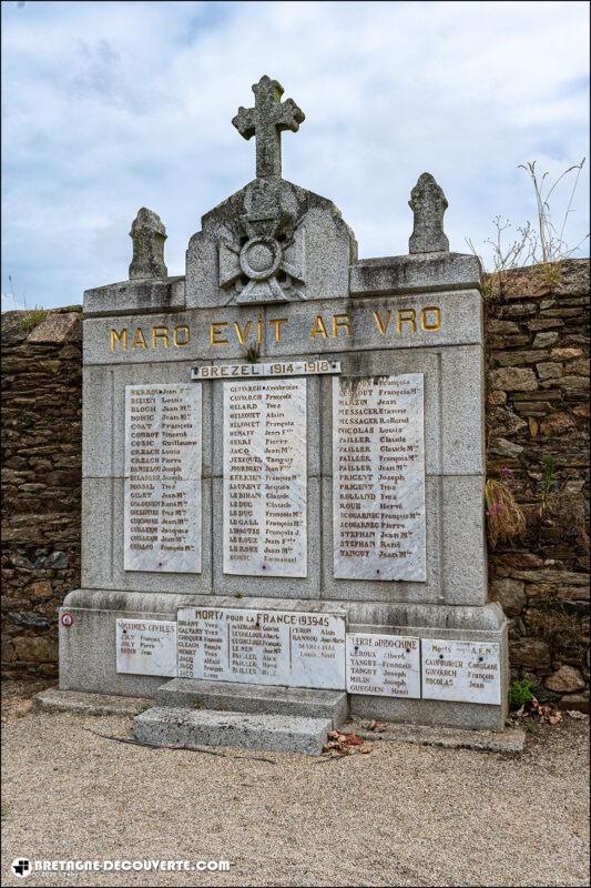Le monument aux morts de la commune de Henvic dans le Finistère.
