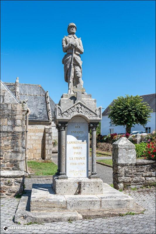 Le monument aux morts de la commune de Landrévarzec dans le Finistère.
