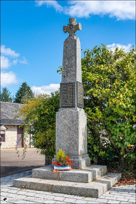 Le monument aux morts de la commune de Bolazec dans le Finistère.