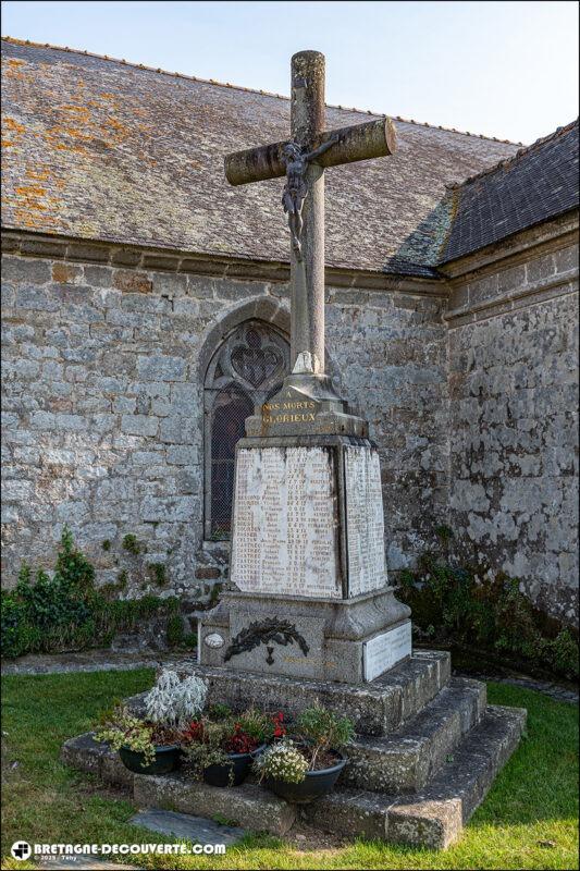 Le monument aux morts de la commune de Pouldergat dans le Finistère.