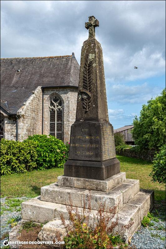Le monument aux morts de la commune de Mahalon dans le Finistère.