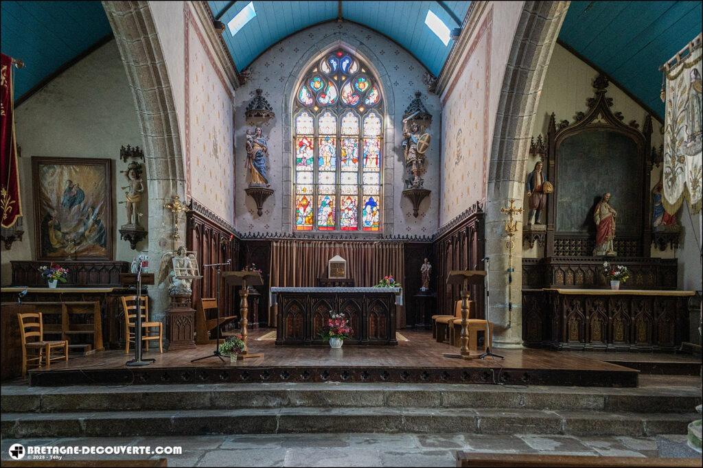 Le chœur de l'église Notre-Dame sur la commune de Brélès.